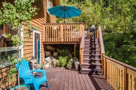 Glacier Hideaway - Mt. Baker Cabin - AC, Hot Tub, BBQ, WiFi, EV