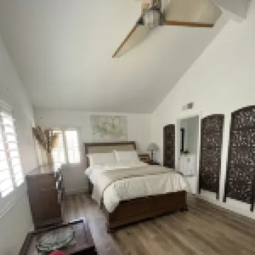 Spacious 4-bedroom suburban retreat in San Diego! Backyard, BBQ, Pool & Jacuzzi