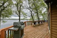 Beautiful Lakeside Cabin on Long Lake