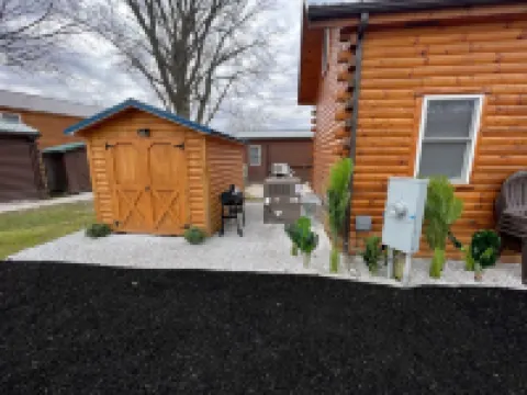 Lazy Bear Cabin in between Geneva-on-the-Lake and the Historic Ashtabula Harbor