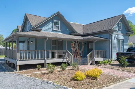 Downtown house in Brevard - Lumberyard Arts District