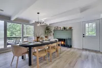 Pet-Friendly Family Retreat, 4Br, Hot Tub, GameRoom
