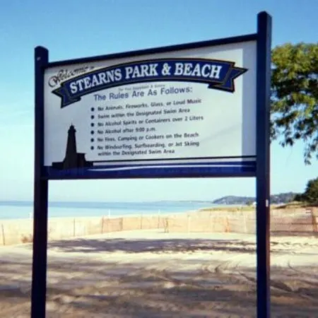 Lighthouse Cottage: 1 block from the beach, 2 blocks to downtown!