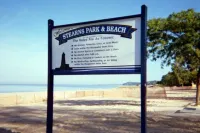 Lighthouse Cottage: 1 block from the beach, 2 blocks to downtown! Hotels in Ludington