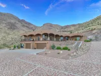 60-acre custom home with breathtaking views of city of Las Cruces & Organs!