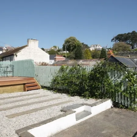 Private garden & central location  within 5 min walk of town