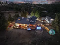 A cabin look house with Dome Room/Spa/Pool/View/Play Set/Game Room/FamilyFun