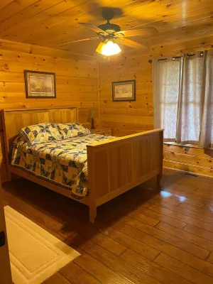 Cozy Cabin with Beautiful Mountain Views Near Shenandoah National Park in Luray