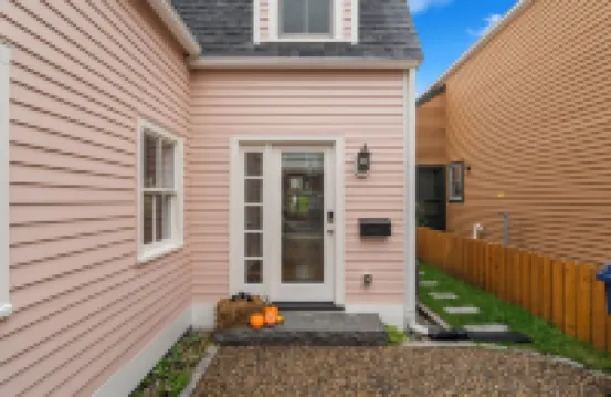 Entire 4BR 2 Bath Home l Minutes to Downtown Salem