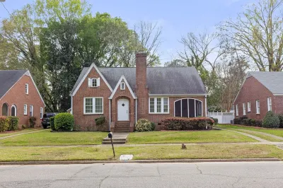 Charming cottage near downtown Opelika! RTJ 골프 트레일 앳 그랑 내셔널 주변 호텔