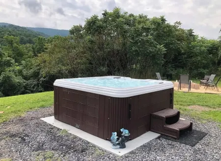 Bear Mountain Lodge Shenandoah Mountains Skyline Drive / Front Royal (hottub)<br>
