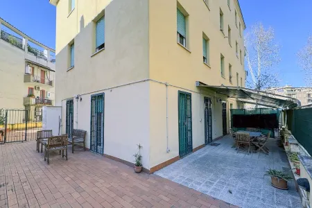 JHHIT - Tuscolana Suite 03 with Terrace Отели рядом с достопримечательностью «Римский университет Тор Вергата»