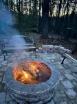 Beautiful & peaceful cabin w deck, garden, firepit & walking trails.
