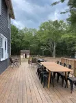 Beautiful Farmhouse, 6 bedrm, pond, woods, firepit