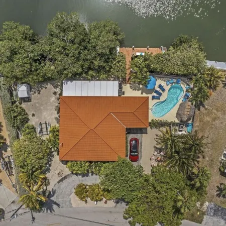 Beach+Dock+Pool with Heater & Chiller +Pets+Firepit+TiKiBar+Generous Parking