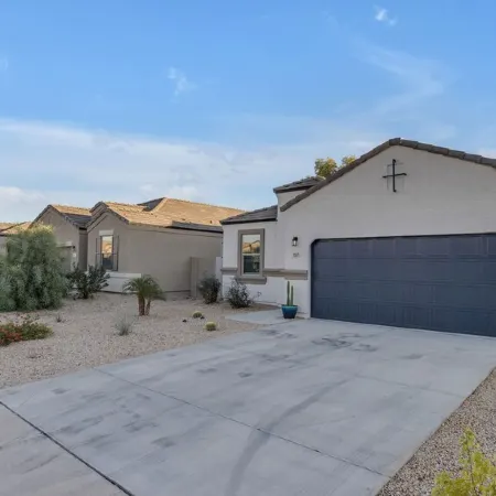 East Valley Peaceful Oasis w/PRIVATE Pool that is HEATED at no extra cost