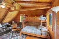 Beautiful Sacandaga Lake Cabin in Adirondacks w/ private lake access