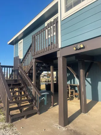 Paradise on Neptune. Saltwater canal, minutes to ICW and beach.