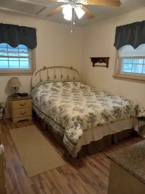 Cozy cottage across the street from Pymatuning lake