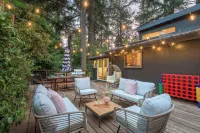 Luxury 4-bedroom house with Spa, Pool Table, and Amazing views! Close to Campus!