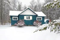 ❤️New! 2.5 mi to Whiteface, ADK Cabin w/ Fire pit