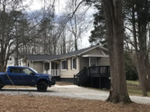 Swamp Rabbit Retreat Hotels in Travelers Rest