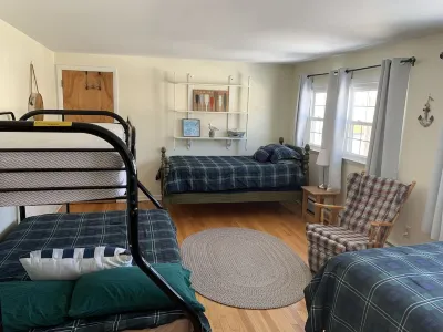 Pet Friendly Lake Front Getaway On Lake Champlain, Plattsburgh NY