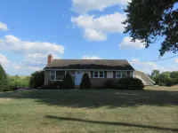Cozy Family Sized Cottage in the Country! 15 minutes to Lancaster City!!