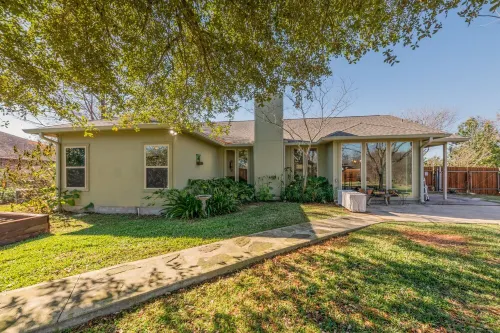 Modern luxury home - on 1/2 acre near Kalahari