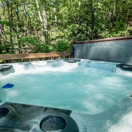 Red Apple Cabin 🍎3 Bedrooms, 3 Baths, Amazing views Mountaintop 15 MIN DOWNTOWN