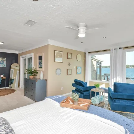 Luxury Lakefront - Game Room - 7 beds - Hot tub - Kayaks - Dock