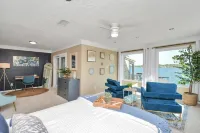 Luxury Lakefront - Game Room - 7 beds - Hot tub - Kayaks - Dock