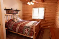 🏔Log Cabin Oasis w/hot tub and movie loft🏜