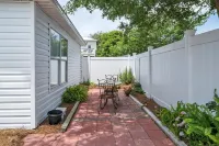 Booking Fall Beach Cottage and Private Pool 1 Blk to Henderson 3 Blks to Beach