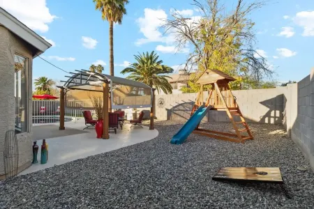 4 Bed Shuffleboard& Private Pool Retreat in Peoria