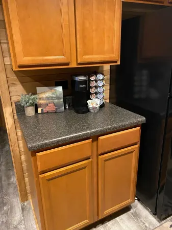 Grand Rivers, KY -Cozy getaway with Cabin Charm- Near Green Turtle Bay & Patti's