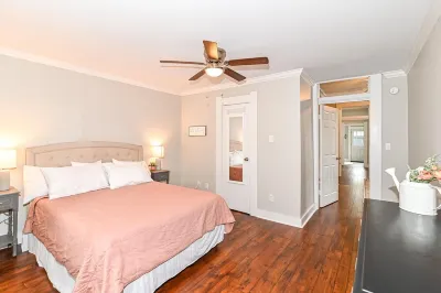 Cheerful 2-bedroom Cottage in Downtown Noblesville