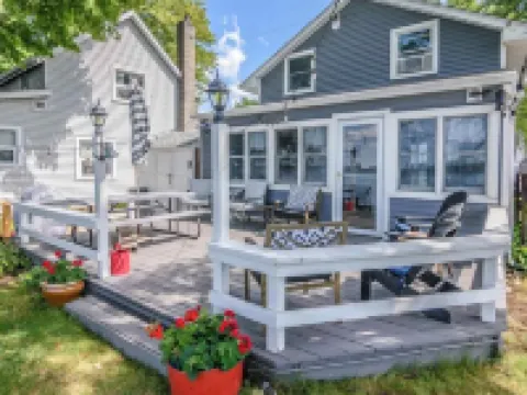 Wampler’s Lake Adorable 3-bedroom Lakefront Cottage 🏡🐟🛶☀️ Hotels in Lenawee County