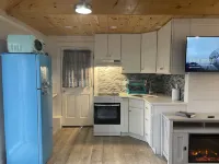 Modernized, renovated, cozy cottage steps away from a private beach.