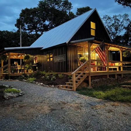 Flat Creek Cabin at Riverbend Farm in Evening Shade Arkansas