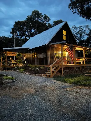 Flat Creek Cabin at Riverbend Farm in Evening Shade Arkansas