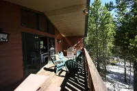 Spacious 5 Bedroom / 4 Bath Cabin + Loft, 25 mins from Yellowstone, Sleeps 18 - 3 星級