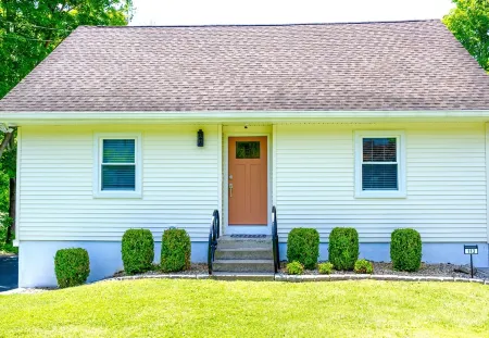 Create Memories at our Modern Waterfront 1 BR Apartment: Hike, Sip Wine, Relax!