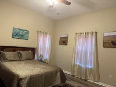 New,  charming, and spacious Troopers  Getaway/ 5 minutes to down town.