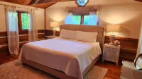 Taurina Cabin-Nestled in nature and tranquility.New updated indoor hot tub.
