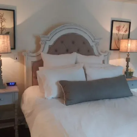 Elegant private suite located downtown historical Chickamauga, Ga