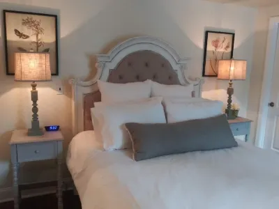 Elegant private suite located downtown historical Chickamauga, Ga