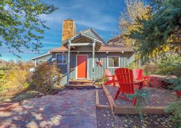Red Cliff Chalet, Cozy 2BD guesthouse, AC, Close to town, hot springs, skiing