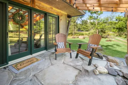 Cabin In the Finger Lakes near the Seneca Lake Wine Trail and Watkins Glen