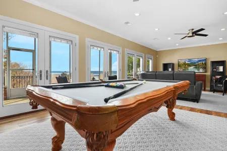 Luxury Lake Home with Million Dollar Views! Отели в г. Хардин